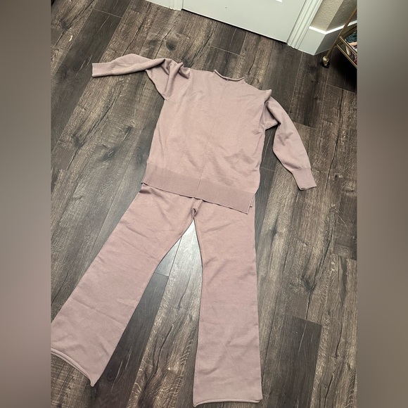 Brown Lounge Set - Picture 2 of 6